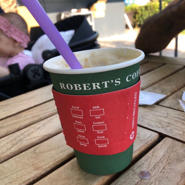 Foto diambil di Robert&#39;s Coffee oleh Merve Y .. pada 9/29/2019
