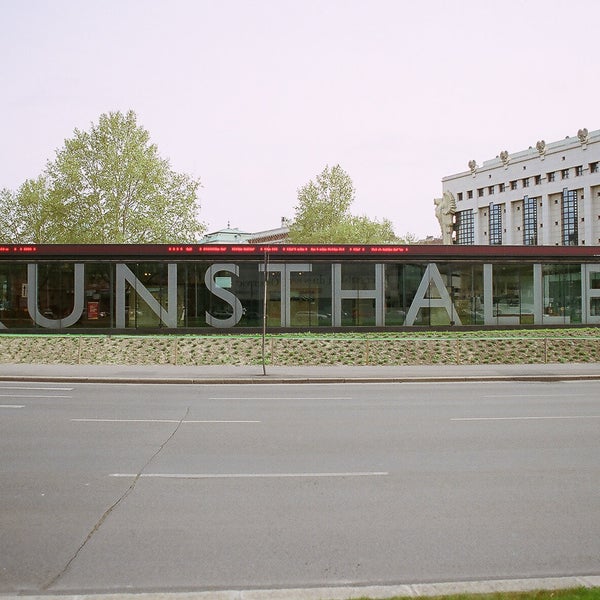 รูปภาพถ่ายที่ Kunsthalle Wien โดย Clemens H. เมื่อ 8/3/2017