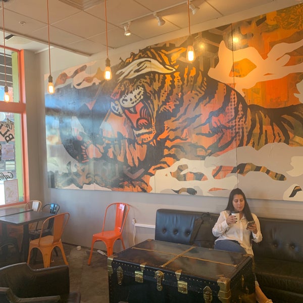Foto scattata a The Blind Tiger Cafe - Ybor City da Jason S. il 4/15/2022