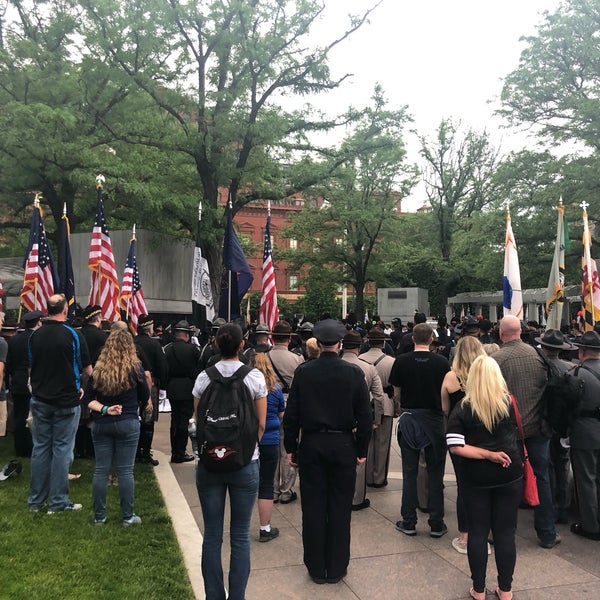 5/14/2018 tarihinde Jason S.ziyaretçi tarafından National Law Enforcement Officers Memorial'de çekilen fotoğraf
