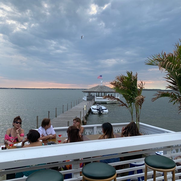 Foto diambil di Fager&#39;s Island Restaurant and Bar oleh Jason S. pada 5/30/2019
