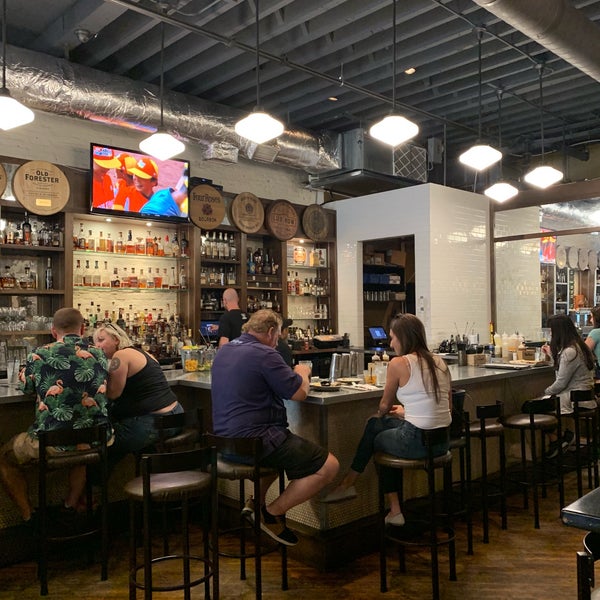 Foto tirada no(a) Doc Crow&#39;s Southern Smokehouse &amp; Raw Bar por Jason S. em 8/25/2019