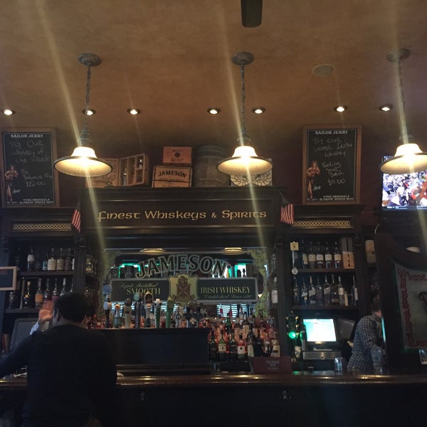 Foto tomada en O&#39;Sullivan&#39;s Irish Pub &amp; Restaurant  por Jason S. el 1/1/2016