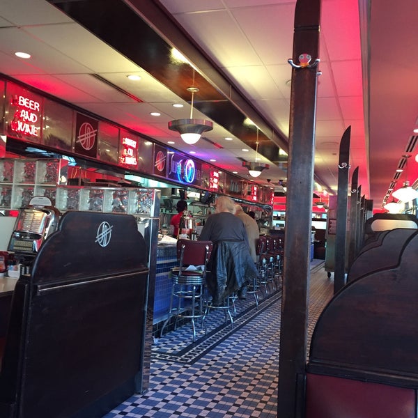 Photo taken at Silver Diner by Jason S. on 11/15/2017