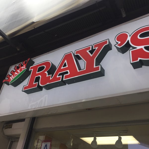 10/26/2017 tarihinde Jason S.ziyaretçi tarafından Famous Original Ray&#39;s Pizza'de çekilen fotoğraf