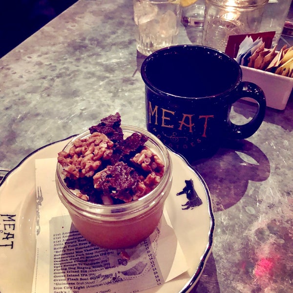 This chocolate pot de creme is so so delicious! 😍 It's a chocolate mousse topped with crunchy clusters of cereal and chocolate - so yummy!