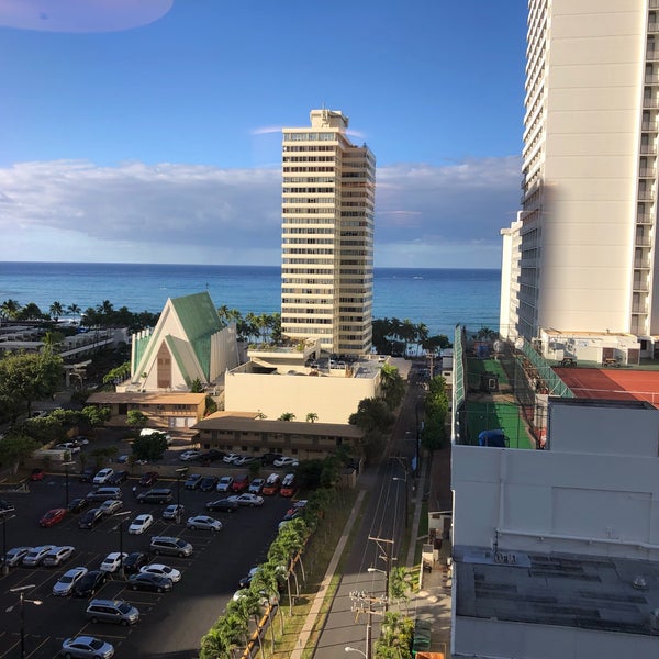 Снимок сделан в Hilton Waikiki Beach пользователем Mike ☕. 1/16/2019