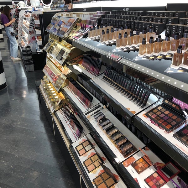 SEPHORA Ala Moana Kakaako'da Kozmetik Mağazası