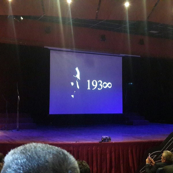 Das Foto wurde bei Narlıdere Atatürk Kültür Merkezi von Levent S. am 11/10/2018 aufgenommen