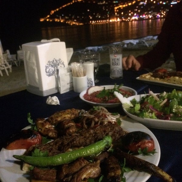 รูปภาพถ่ายที่ Öztürk Kolcuoğlu Ocakbaşı Restaurant โดย Büşra E. เมื่อ 10/3/2016