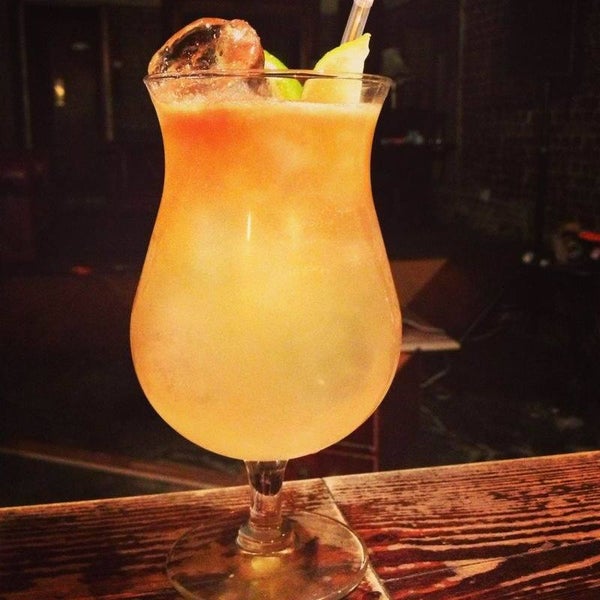 5/10/2015にManero&#39;s Cocktail BarがManero&#39;s Cocktail Barで撮った写真