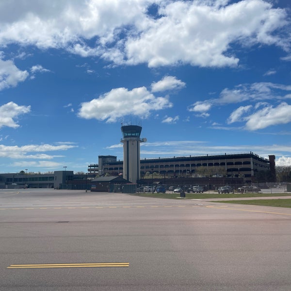 Foto tirada no(a) Burlington International Airport (BTV) por Larry Z. em 5/5/2023