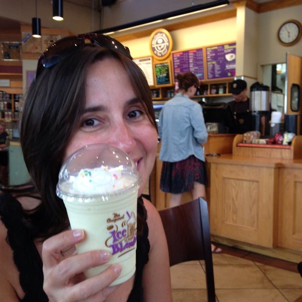 Photo taken at The Coffee Bean &amp; Tea Leaf by Gigliola L. on 6/2/2013
