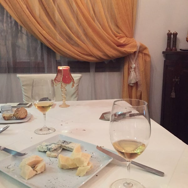 11/7/2015 tarihinde Annaliza P.ziyaretçi tarafından Luna Rossa • Italian Private Dining'de çekilen fotoğraf