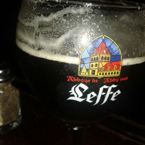Foto tomada en De Post Belgian Beer Cafe  por Ken S. el 8/1/2014