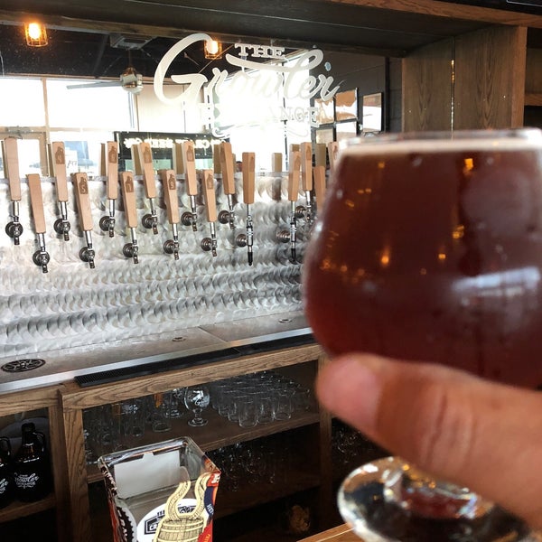 The Growler Exchange Bar in Uptown Broadway