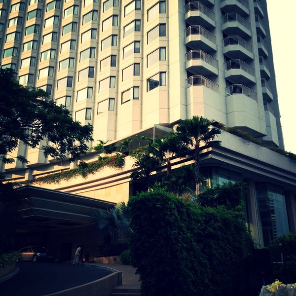 Photo taken at Shangri-La Hotel, Bangkok by Mit P. on 4/12/2013