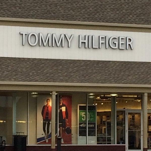 Bath & Body Works Outlet Cosmetics Store