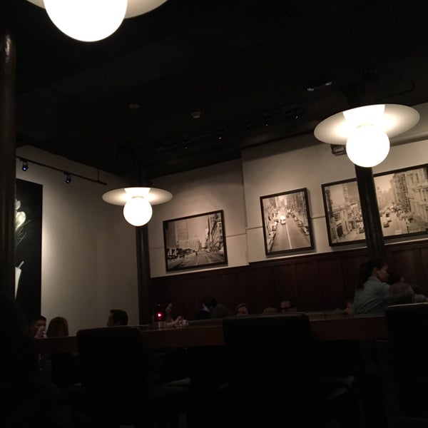 Foto tirada no(a) Mystic Room + Tavern por Karen K. em 2/25/2017