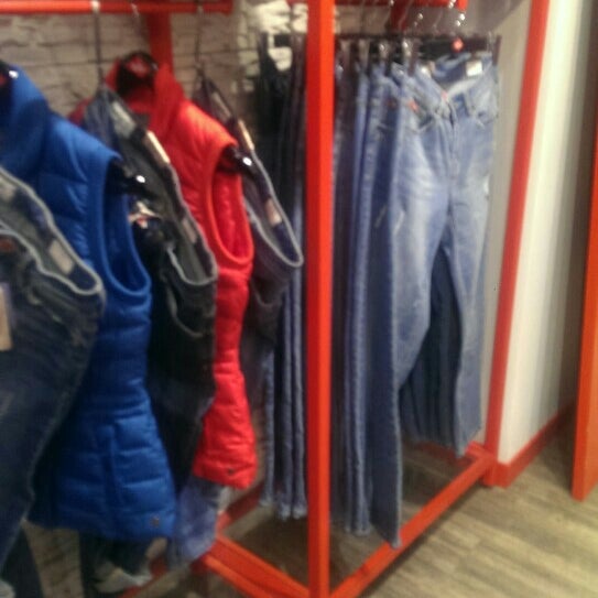Lee Cooper - Clothing Store in Craiova