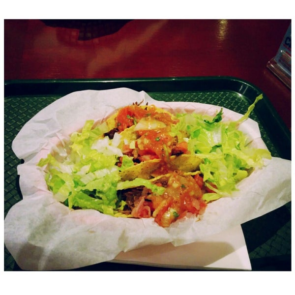 Foto tirada no(a) Zapatista Burrito Bar por Elaine L. em 1/29/2014