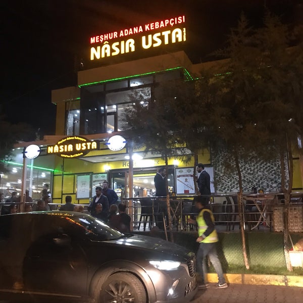 Foto diambil di Meşhur Adana Kebapçısı Nâsır Usta oleh POLAT pada 11/6/2019