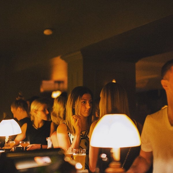 7/15/2015 tarihinde Mayfair M.ziyaretçi tarafından Mayfair Cocktail Bar'de çekilen fotoğraf