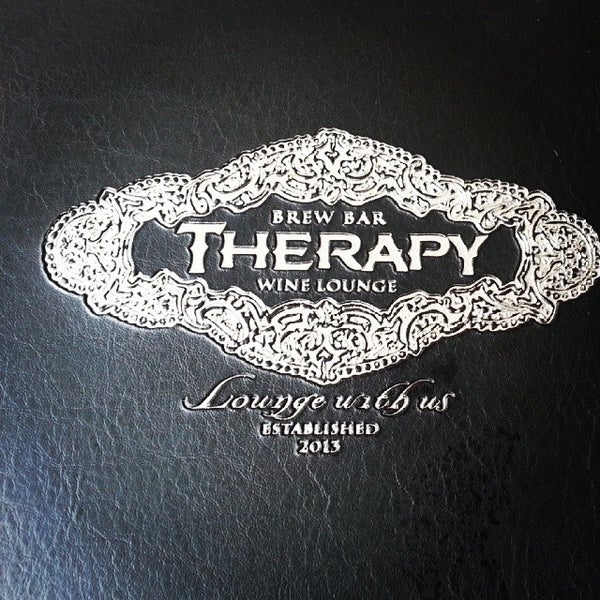 รูปภาพถ่ายที่ Therapy Brew Bar &amp; Wine Lounge โดย Joshua J. เมื่อ 5/30/2014