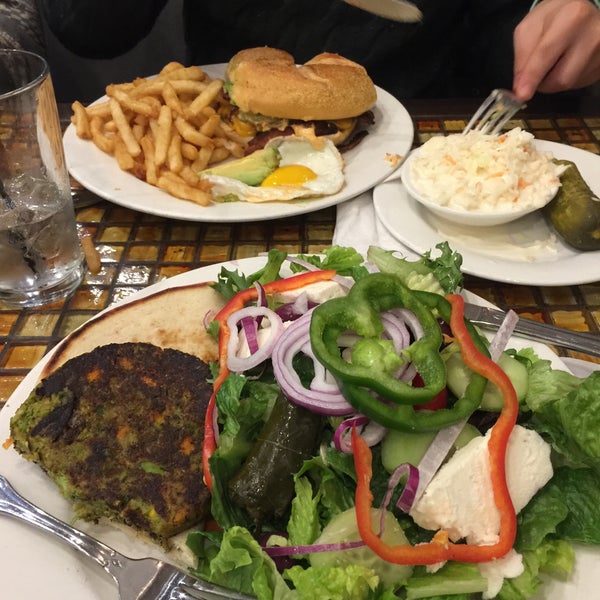 Photo taken at Good Eats Diner by Luisa B. on 1/3/2016