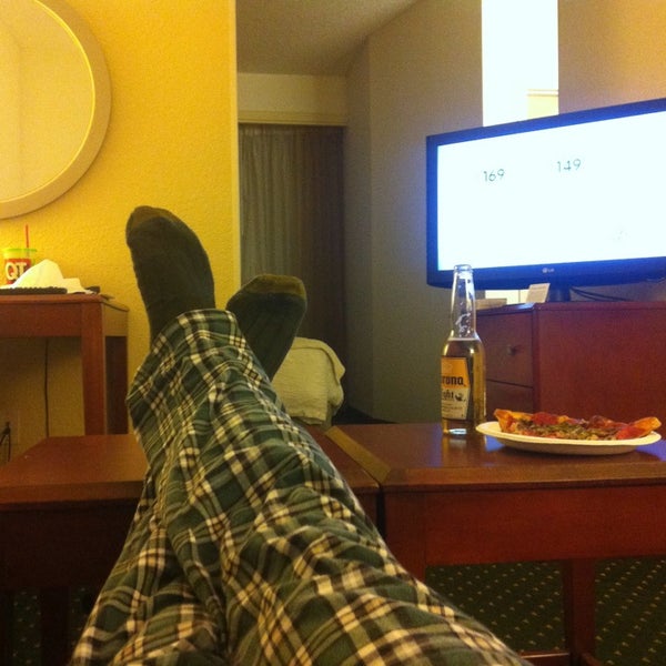 Foto diambil di SpringHill Suites by Marriott Atlanta Buckhead oleh Gabs S. pada 1/21/2014