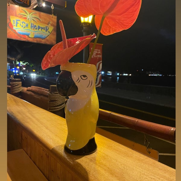 Kitschy and fun seafood and steakhouse with unbeatable views.  Attentive and friendly service is a standout. Food is ok for a tourist-focused establishment. Higher prices but large portions.