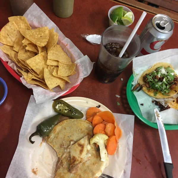 Photo taken at Taquería Los Comales 3 by Lucy Xu on 6/22/2017