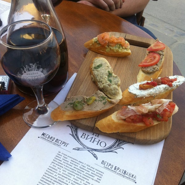 5/7/2013にКристина С.がПструг, хліб та виноで撮った写真