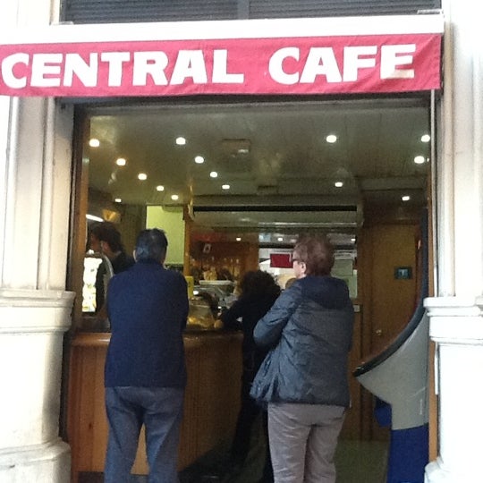 11/2/2012 tarihinde Luis J.ziyaretçi tarafından Central Café'de çekilen fotoğraf
