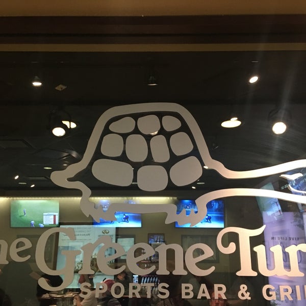 รูปภาพถ่ายที่ The Greene Turtle Sports Bar &amp; Grille โดย Bob Q. เมื่อ 4/13/2019
