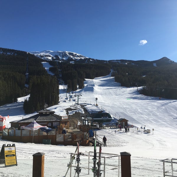 Photo taken at Lake Louise Ski Area &amp; Mountain Resort by Bob Q. on 4/16/2019