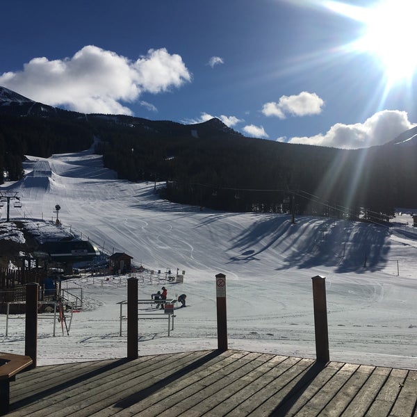 Photo taken at Lake Louise Ski Area &amp; Mountain Resort by Bob Q. on 4/15/2019