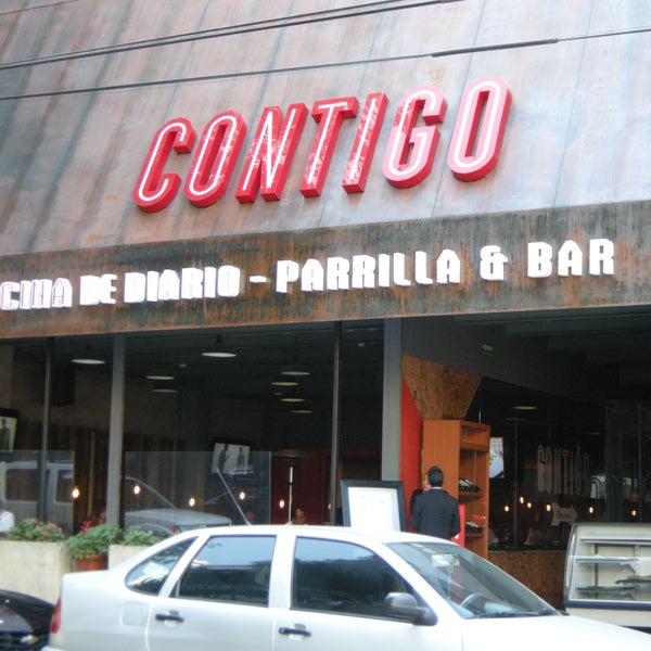 7/23/2015 tarihinde Contigo Parrilla &amp; Barziyaretçi tarafından Contigo Parrilla &amp; Bar'de çekilen fotoğraf