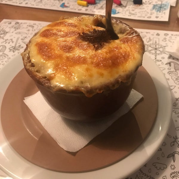 Gratinado macaxeira, tem pra todos os gostos, o tradicional de carne seca ou carne do sol como está no cardápio com queijo coalho é uma delicia!!! Indico também os sucos naturais outro sabor!👍🏻