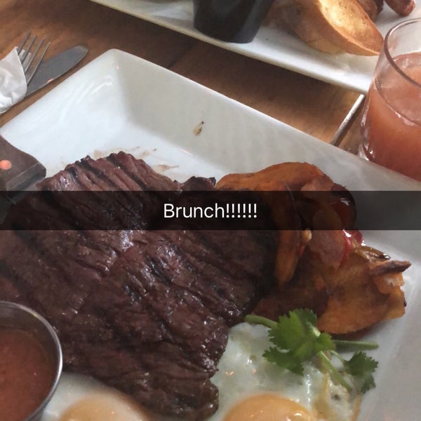 Went here with my bestie for brunch. I loved the daytime party atmosphere. I had the skirt steak and eggs with a waffle on the side - all of it was delicious including the bottomless Rum Punch.