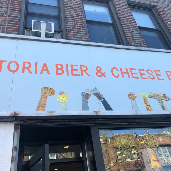 Foto tirada no(a) Astoria Bier &amp; Cheese por Christina M. em 5/1/2021