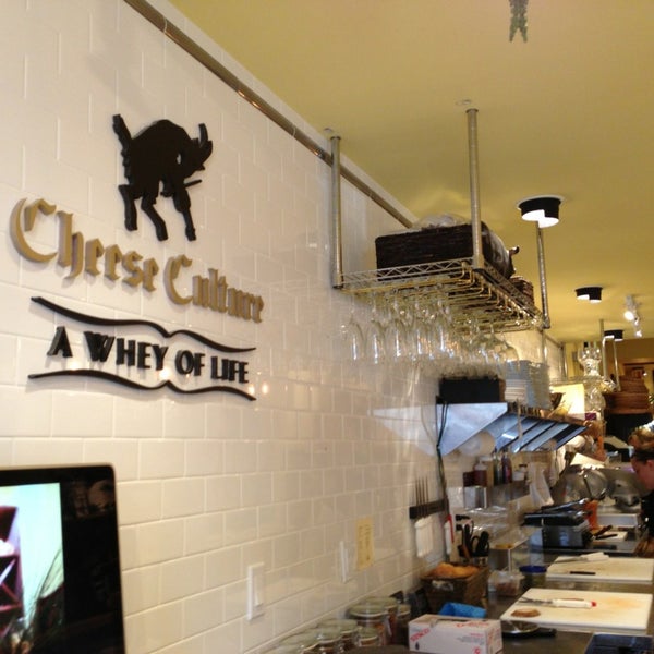 12/18/2012 tarihinde Greg B.ziyaretçi tarafından Cheese Culture'de çekilen fotoğraf