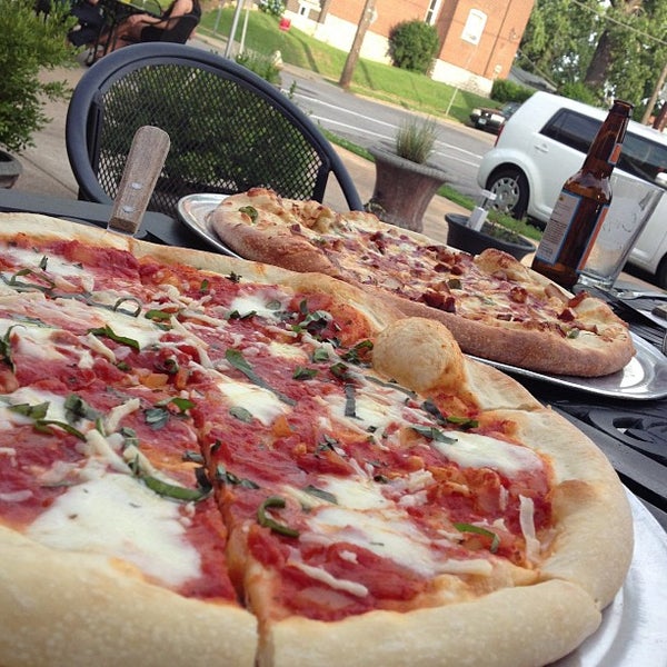 6/19/2013에 Melissa M.님이 Onesto Pizza &amp; Trattoria에서 찍은 사진