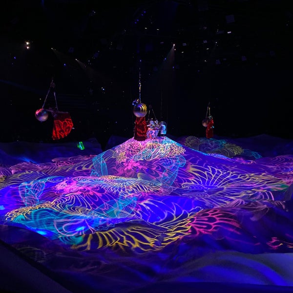 Снимок сделан в The Beatles LOVE (Cirque du Soleil) пользователем Brent B. 11/13/2019