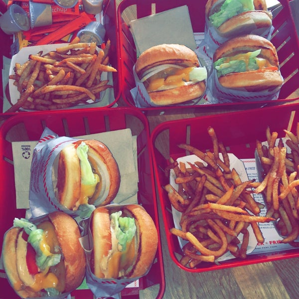 7/14/2016에 Rashid A.님이 Burger and Fries에서 찍은 사진