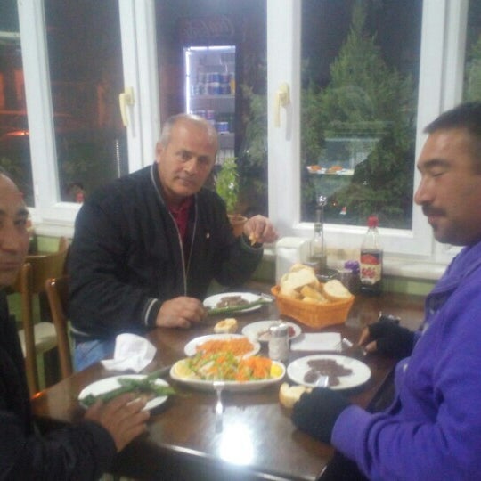 12/25/2015에 Yusuf A.님이 Çınaraltı Köftecisi에서 찍은 사진