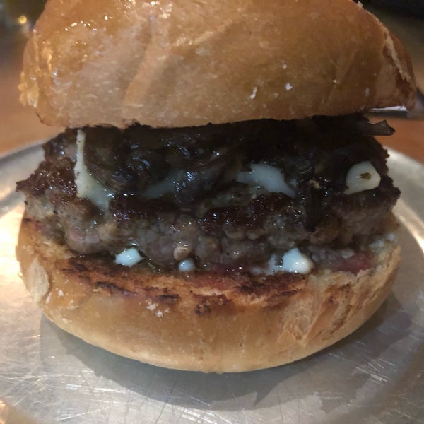 10/17/2018にBarnabeeがStout Burgers &amp; Beersで撮った写真
