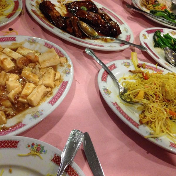 Photo prise au South Garden Chinese Restaurant par Jason B. le2/9/2014
