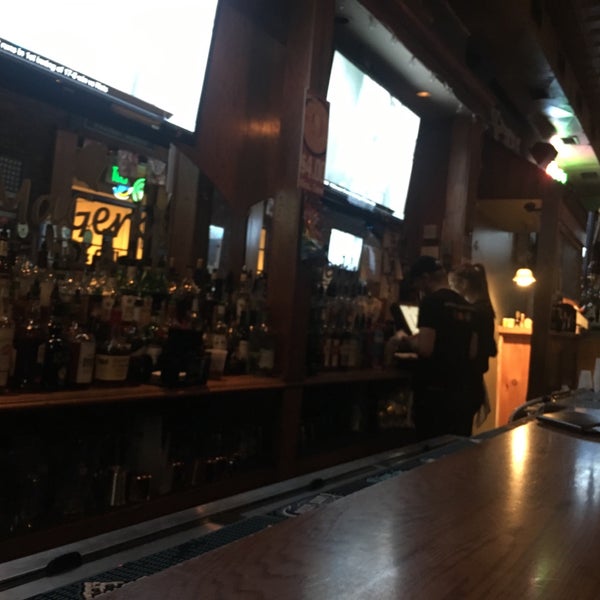 4/9/2017 tarihinde Nicholas Z.ziyaretçi tarafından MaGerks Pub &amp; Grill'de çekilen fotoğraf