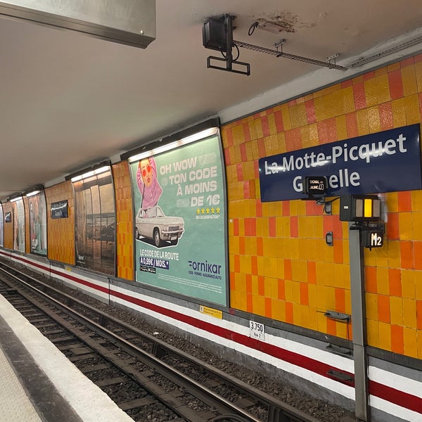 Métro La MottePicquet Grenelle [6,8,10] Station de métro à Paris